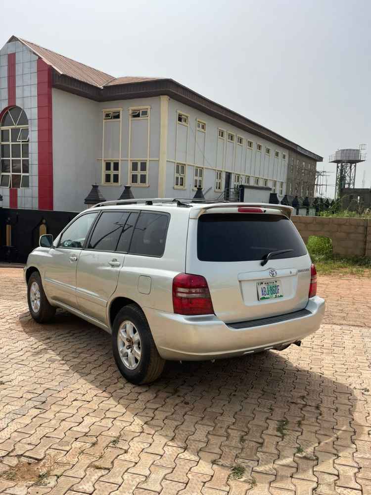 TOYOTA HIGHLANDER 2002 MODEL image - mobimarket