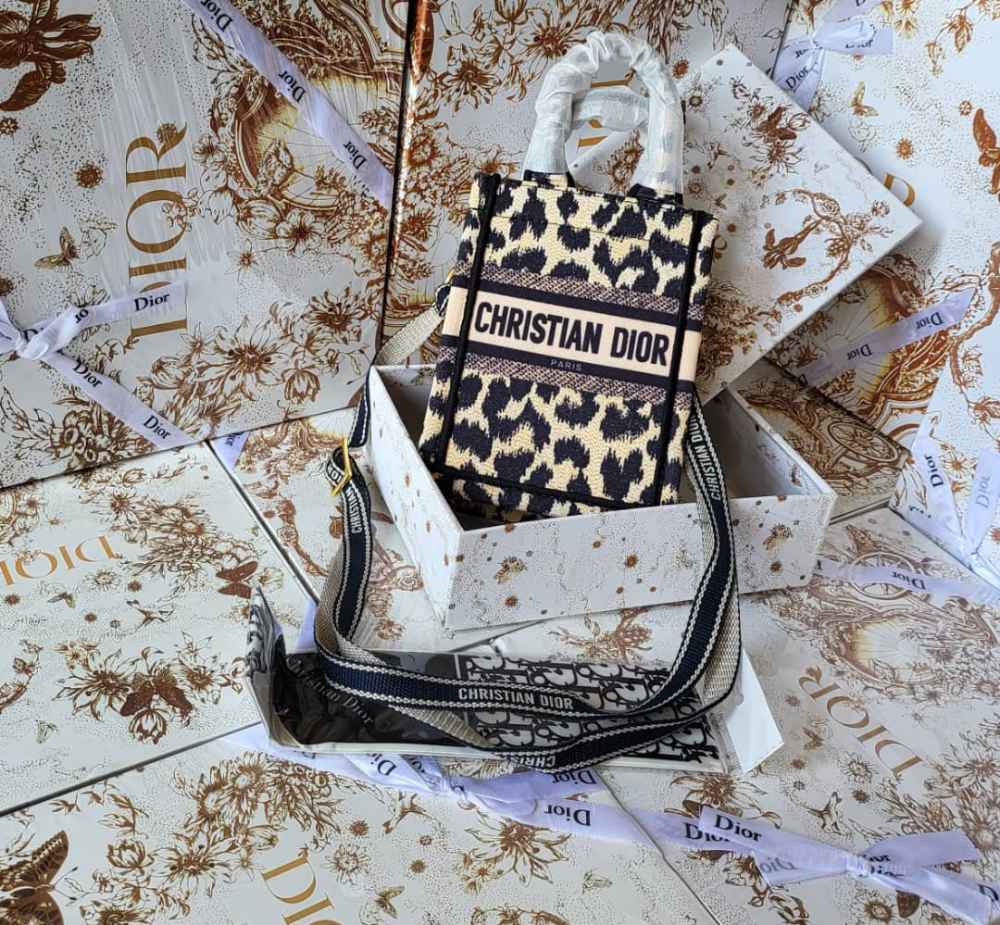 Lady hand bags image - mobimarket