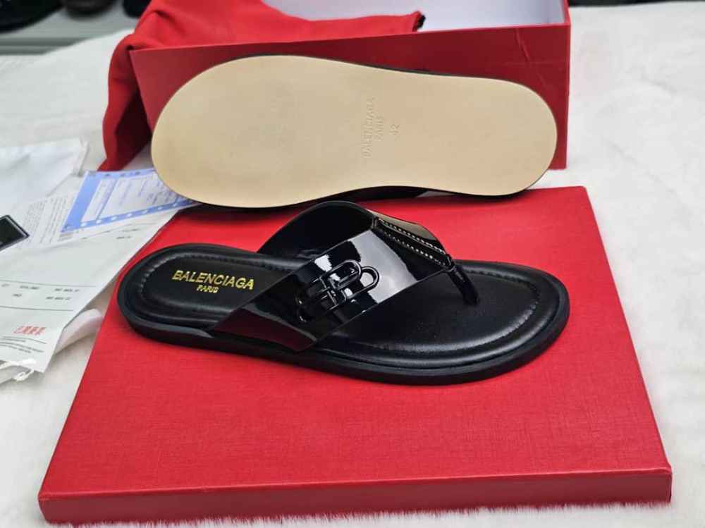 Balenciaga Slippers image - Mobiarket