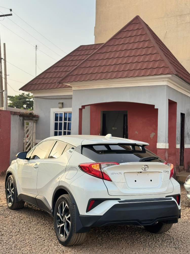 TOYOTA CHR image - mobimarket